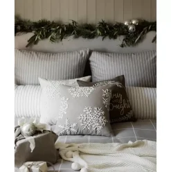 Bestickte Kissenhulle Snowflake