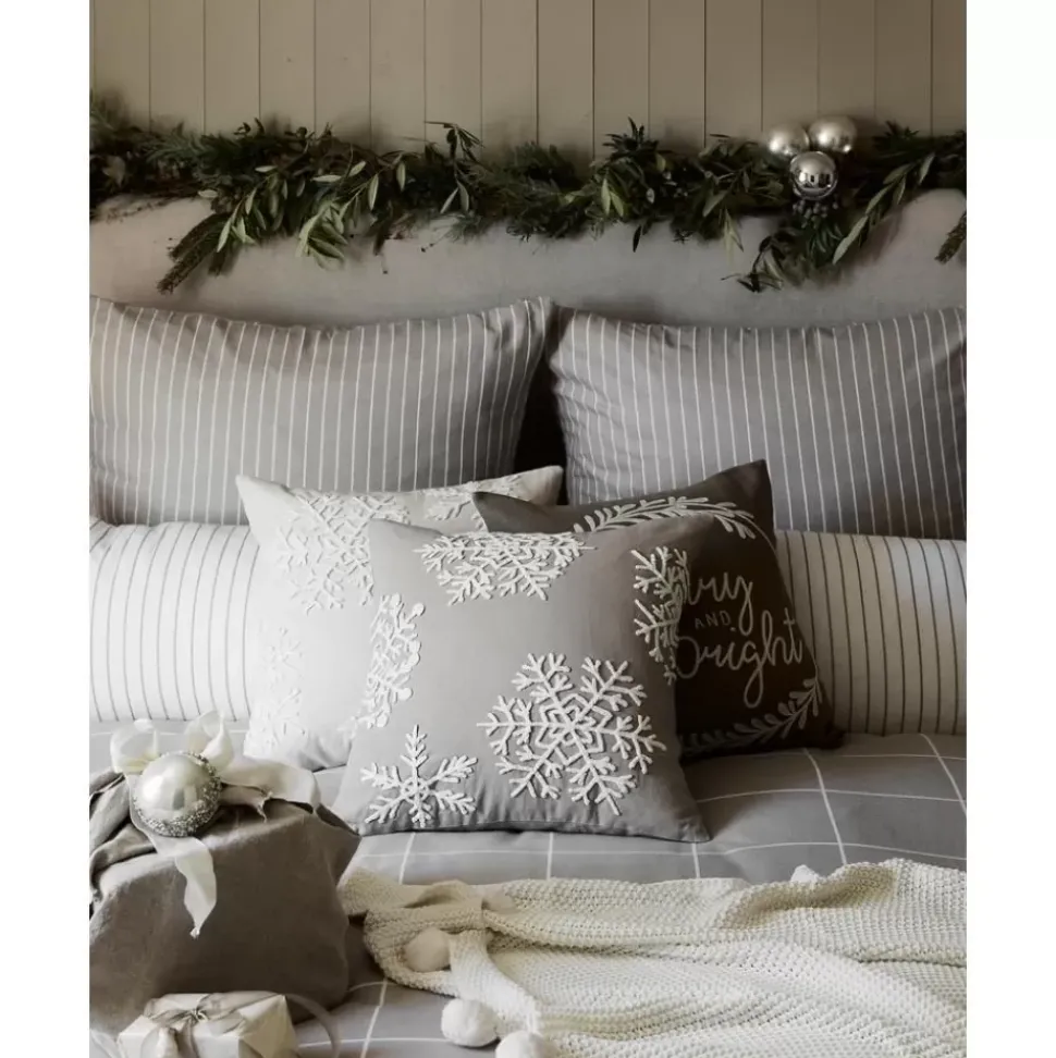 Bestickte Kissenhulle Snowflake