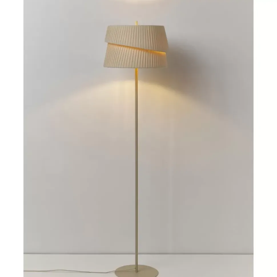 Stehlampe Nyla Mit Asymmetrischem Lampenschirm